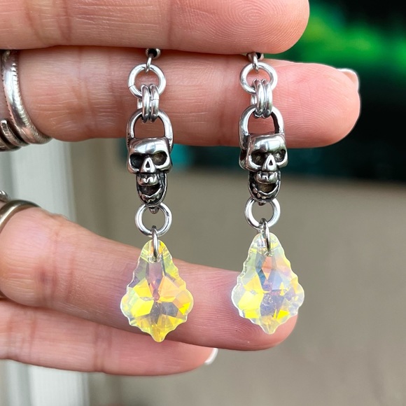 Silverskylight Jewelry - Stainless steel skull dangly earrings with iridescent yellow blue drop crystal